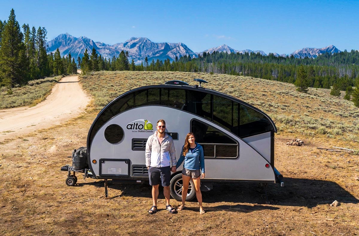 4 Reasons Why Campers Under 3000 lbs are Awesome (plus 5 Options to Consider!) Uprooted Traveler